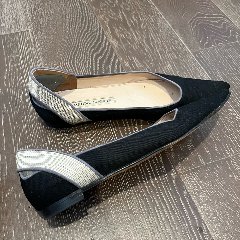 Manolo Blahnik black flat with gray piping and gray detailing at back